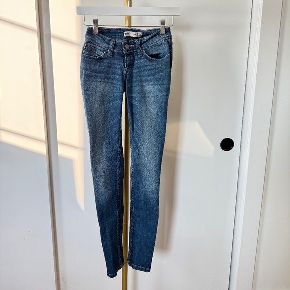 Levi’s Bold Curve Low-Rise Slim/Skinny Jeans – Size 23 - Picture 2 of 9